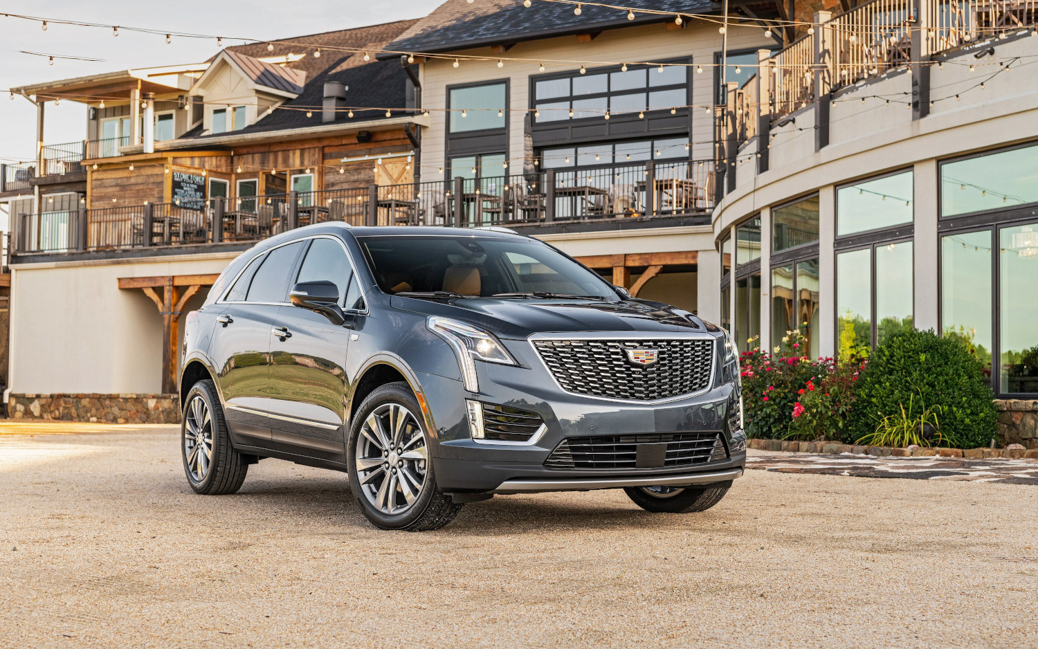 Comparison Cadillac XT5 Premium Luxury 2021 vs Jeep Grand
